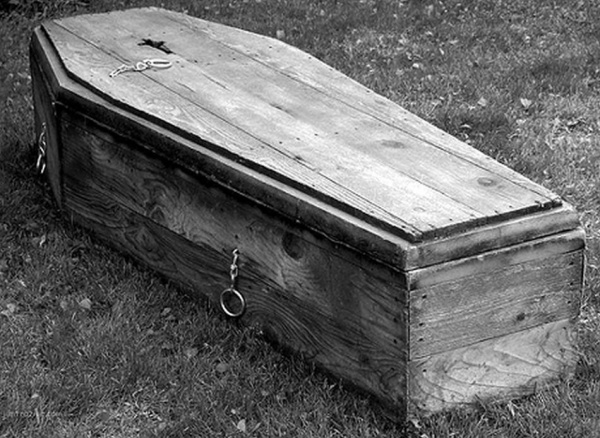 Общественность возмущена конкурсом на лучшее селфи с мертвой девочкой из Сыктывкара