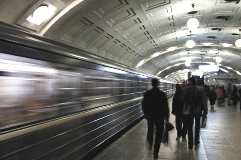 В Екатеринбурге из-за задымления эвакуировали пассажиров метро