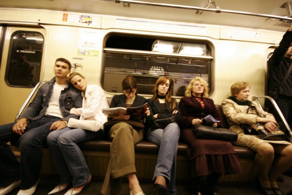 Россияне прямо в вагоне метро занялись любовью