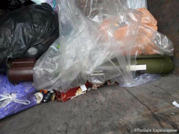Харьковский дворник нашел в мусорном баке гранатомет