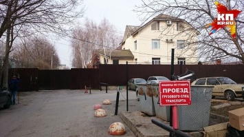Охрана и агрессивные соседи: СМИ попытались проникнуть в дом Януковича в Ростове