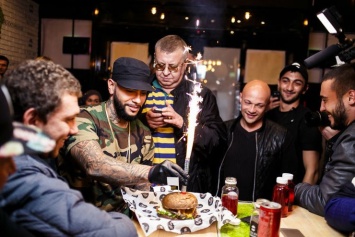 Тимати сообщил об открытии в Грозном и Москве кафе Black Star Burger