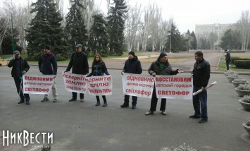 Противники строительства храма Московского патриархата пикетируют сессию Николаевского горсовета