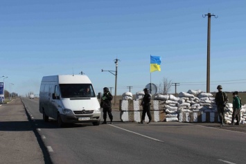 Активисты: ГФС незаконно запрещает провозить через КПВВ на Донбассе личные вещи