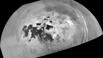 "Кассини" увидел "фонтаны" пузырьков в углеводородных морях Титана