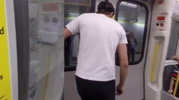 В Лондоне парень обогнал метро (видео)