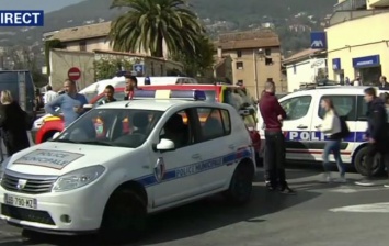 В результате стрельбы в лицее во Франции пострадали 8 человек