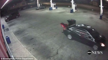 Невероятное везение: американке удалось выпрыгнуть из багажника движущегося авто, куда ее посадил похититель