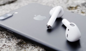 Эксперты: Apple занижает цены на AirPods и Apple Watch