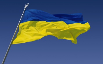 Флаг как оберег. Вблизи оккупированного Донецка воины АТО установили украинский стяг