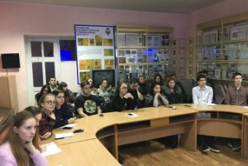 Школьники и студенты обсудили в Историческом клубе КФУ уроки двух русских революций