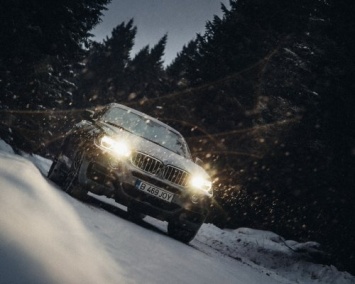 BMW испытала новый BMW X6 в заснеженных горах Румынии