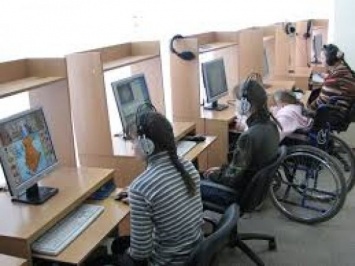 В Киеве подростков с инвалидностью обучат программированию