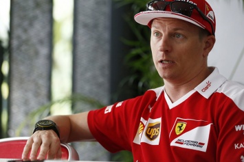 Видео: Кими пилотирует новую Ferrari и... забивает гол!