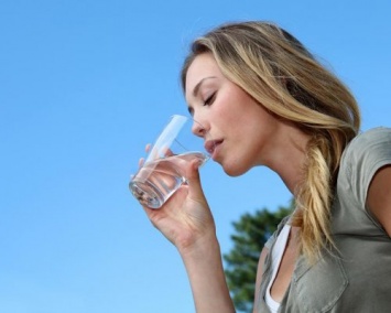 Ученые определили зависимость между ожирением и потреблением воды