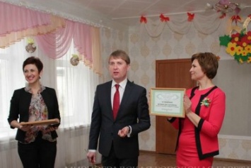Мэр Мирнограда поздравил детский сад "Теремок" с юбилеем