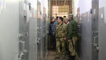 Полторак в Одессе проверил условия содержания военнослужащих на гауптвахте