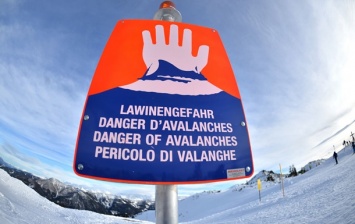 В Австрии лавина накрыла группу лыжников, есть погибшие
