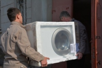 В Мариуполе общежитию с переселенцами подарили стиральную машинку (ФОТО)