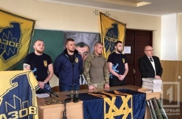 Добровольцы из полка "Азов" провели лекцию в педуниверситете