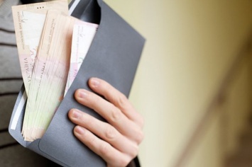 Экономист предложил ввести уголовную ответственность за зарплаты в конвертах