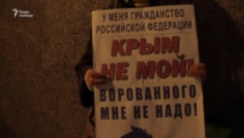 «Крым - не мой»: в Санкт-Петербурге провели акцию в третью годовщину аннексии (видео)