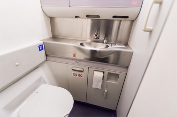 Как работают туалеты в самолетах