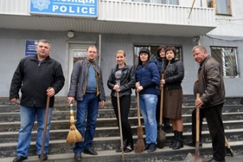 Полицейские Покровска провели субботник