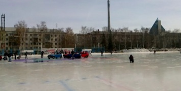 Суровые жители Урала играли в керлинг с помощью авто «Ока»