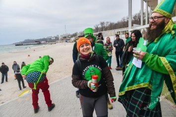 В Одессе сегодня развлекались зеленые человечки (фоторепортаж)