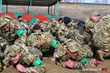 Губернатор Савченко устроил резервистам испытания со взрывами и стрельбой