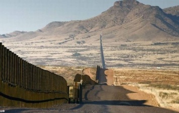 В США обявили требования к стене на границе с Мексикой