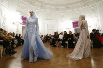 Дочь Рамзана Кадырова показала свою первую модную коллекцию в Москве