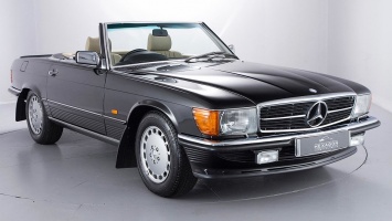Стоковый Mercedes Benz SL500 1989 выставили на продажу в Британии