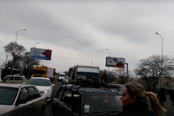 Одесситы перекрывали Киевское шоссе, требуя светофор: там сбили мужчину (ВИДЕО)