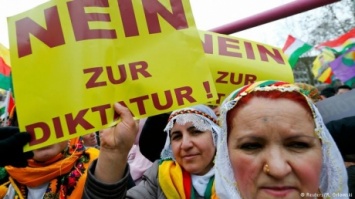 Во Франкфурте тысячи курдов протестовали против "диктатуры Эрдогана"