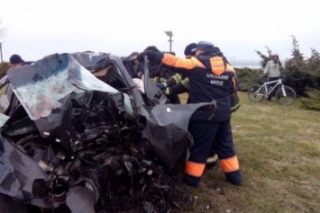 Жуткое ДТП на Днепропетровщине: Тела троих погибших пришлось вырезать из авто (ФОТО)