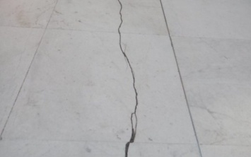 Торговый центр на Греческой площади продолжает проваливаться под землю