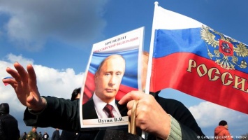 Участники "про-крымских" митингов в России рассказывают о принудительной явке
