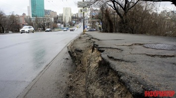 В Киеве может рухнуть еще один мост - опубликованы фото