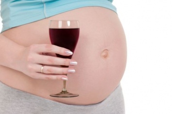 Ученые подсчитали, сколько женщин во время беременности употребляют алкоголь