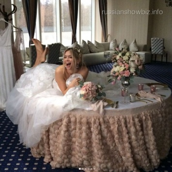 Вера Брежнева снялась в свадебной фотосессии
