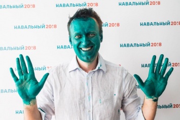 То ли Аватар, то ли Шрек: Навальный показал зеленое лицо после нападения. Опубликованы фото и видео