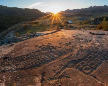 Ученые обнаружили самые большие петроглифы на Алтае