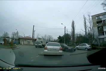 В Одессе мопедист попал под колеса авто (ВИДЕО)