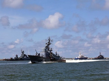 Учения в Крыму: РФ задействует корабль, который воевал с Грузией - фото