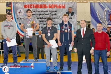 Крымские борцы завоевали 27 медалей в турнире на призы Сергея Аксенова