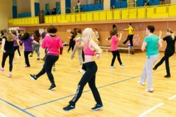 Херсон посетил фитнес-тур «Живи танцуя»