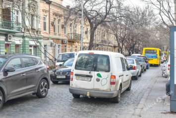Одесса застыла в пробках из-за ремонта дорог (фото)