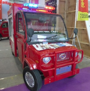 В Китае представлен самый маленький пожарный автомобиль в мире Xinlonghai 2300